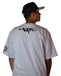 Camiseta blanca de Tupac con diseño atras – Moda urbana Bellostyle