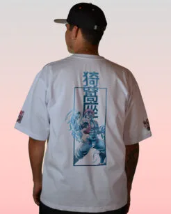 Camiseta blanca de Akaza con diseño trasero inspirado en Kimetsu no Yaiba.