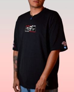 MUZA-C-001_2 Camiseta negra de Muzan Kibutsuji con diseño frontal de Kimetsu no Yaiba.