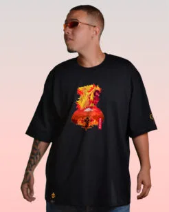 Camiseta negra de Rengoku Kyojuro con diseño frontal de Kimetsu no Yaiba.