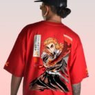 Camiseta roja de Rengoku Kyojuro con diseño trasero basado en Kimetsu no Yaiba.