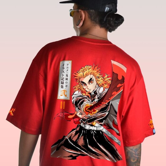 Camiseta roja de Rengoku Kyojuro con diseño trasero basado en Kimetsu no Yaiba.