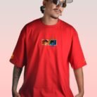 Camiseta roja de Rengoku Kyojuro con diseño frontal de Kimetsu no Yaiba.