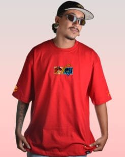 Camiseta roja de Rengoku Kyojuro con diseño frontal de Kimetsu no Yaiba.