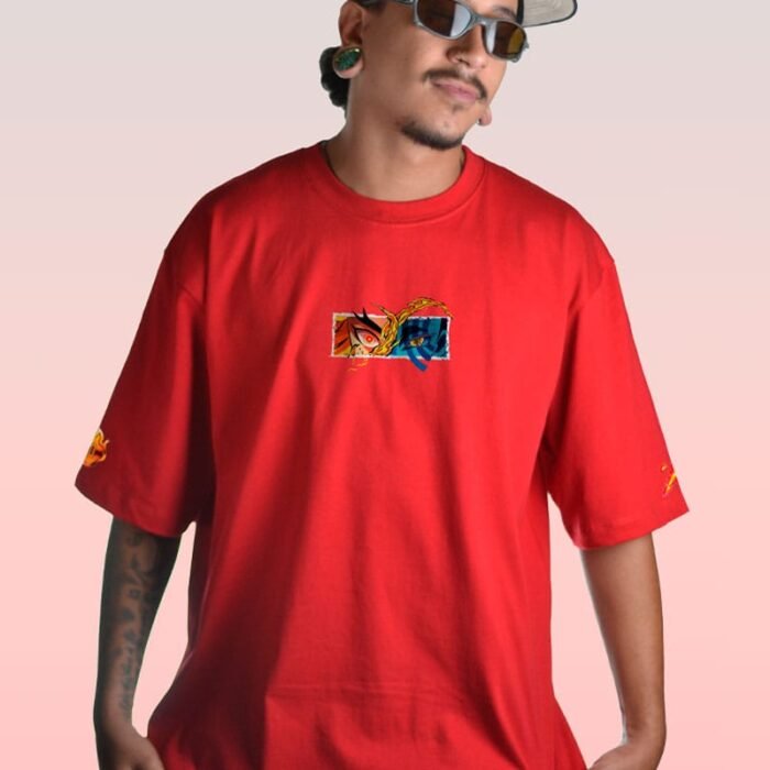 Camiseta roja de Rengoku Kyojuro con diseño frontal de Kimetsu no Yaiba.