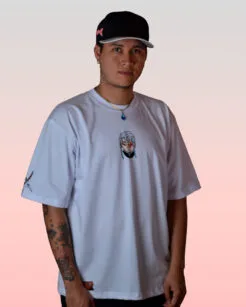 Camiseta blanca de Tengen Uzui con diseño frontal de Kimetsu no Yaiba.