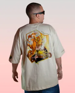 Camiseta color arena de Zenitsu Agatsuma con diseño trasero basado en Kimetsu no Yaiba.